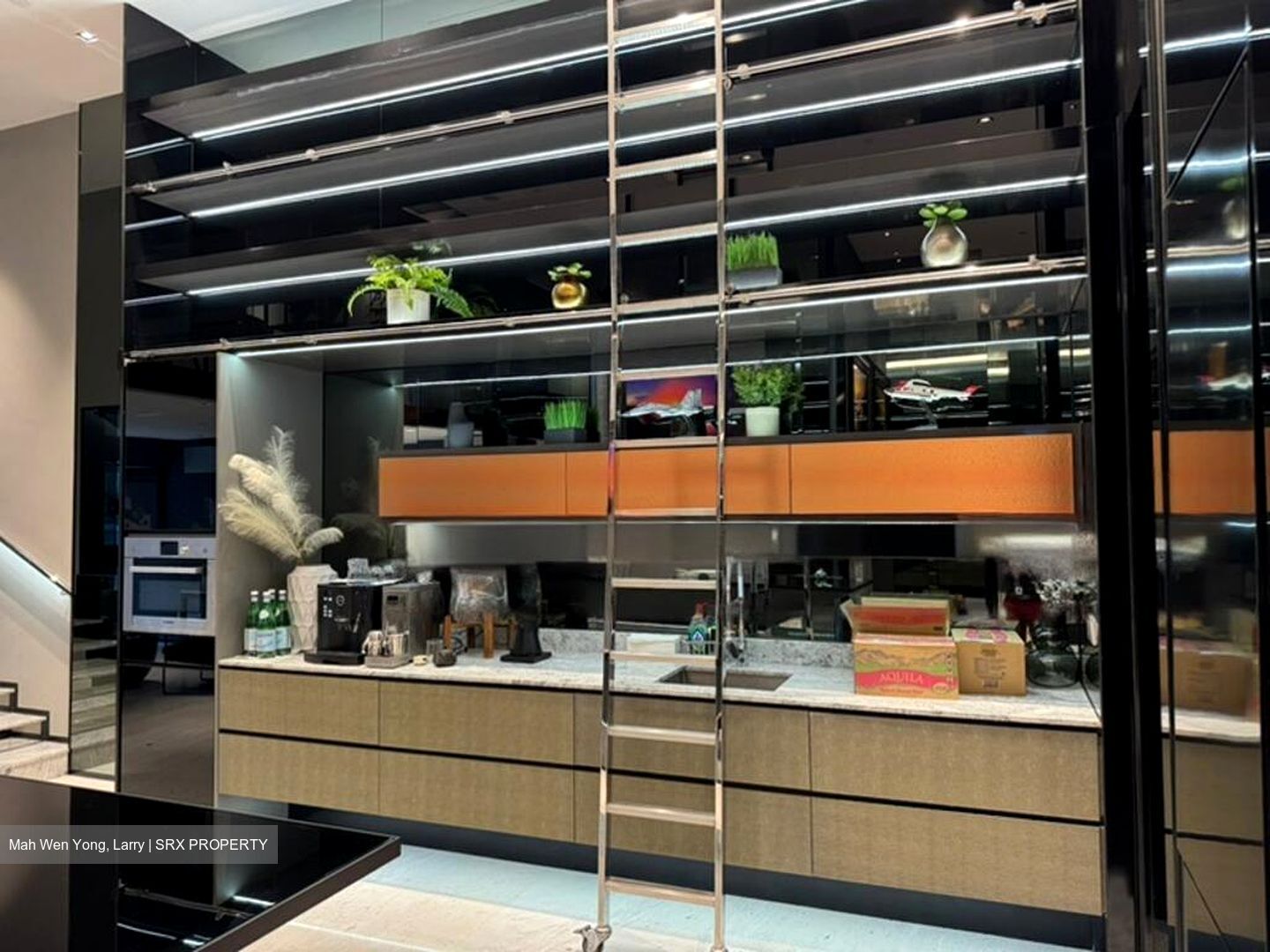 Tahir Building (D1), Office #473569561